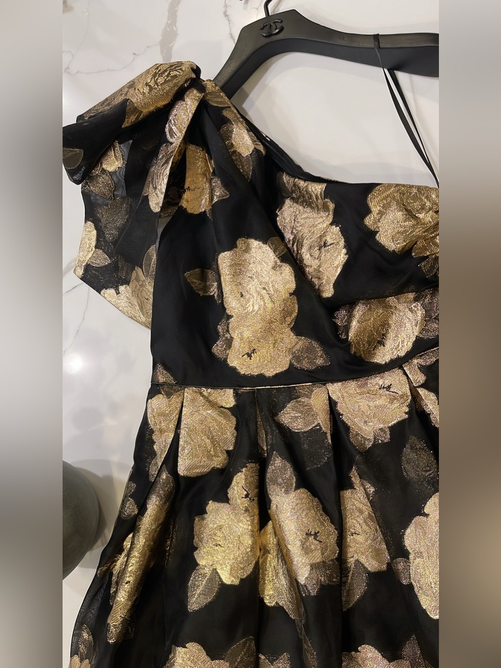 NEW Donna Karan New York One-Shoulder Metallic Jacquard Gown In Black & Gold - Picture 6 of 15